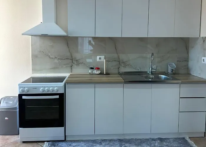 Turdiu New * Τίρανα